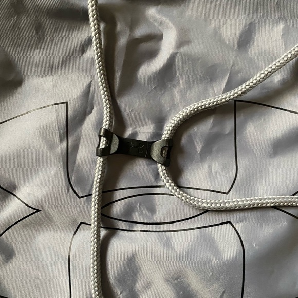 Under Armour Drawstring Bag/Backpack 13x17 - Picture 6 of 6